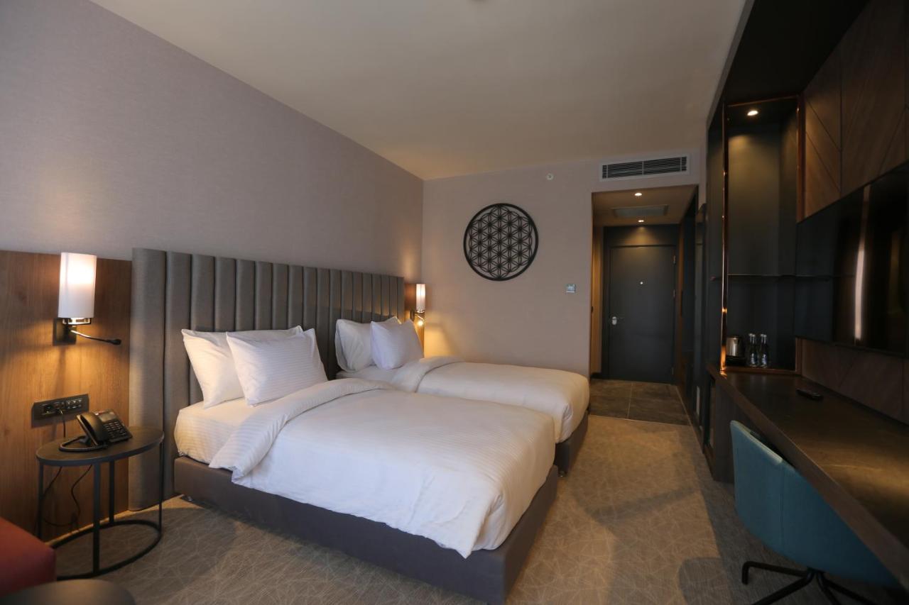 Crowne Plaza By Ihg Otel