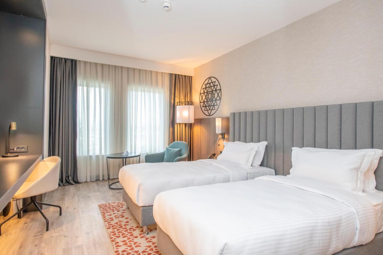 Crowne Plaza By Ihg Otel