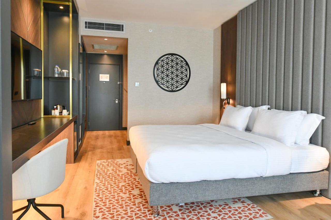 Crowne Plaza By Ihg Otel