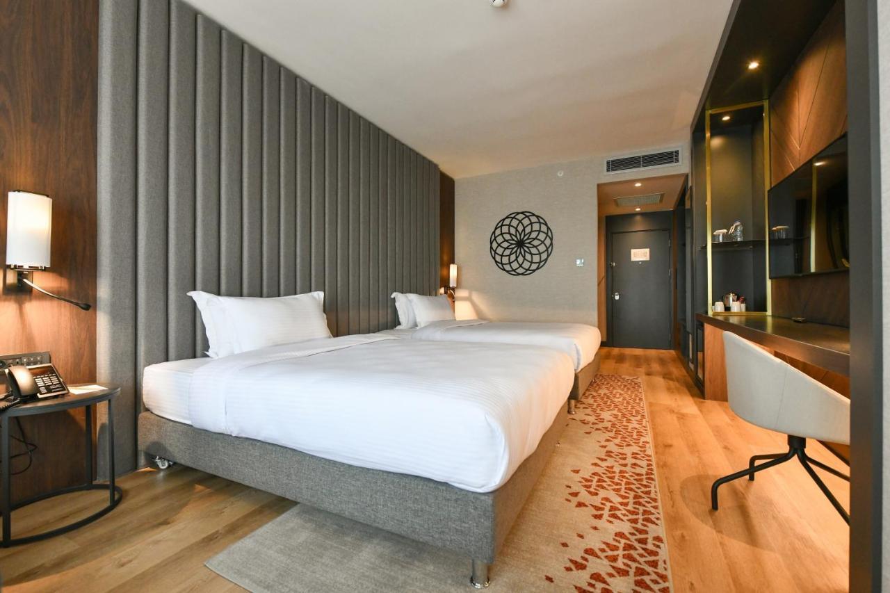 Crowne Plaza By Ihg Otel